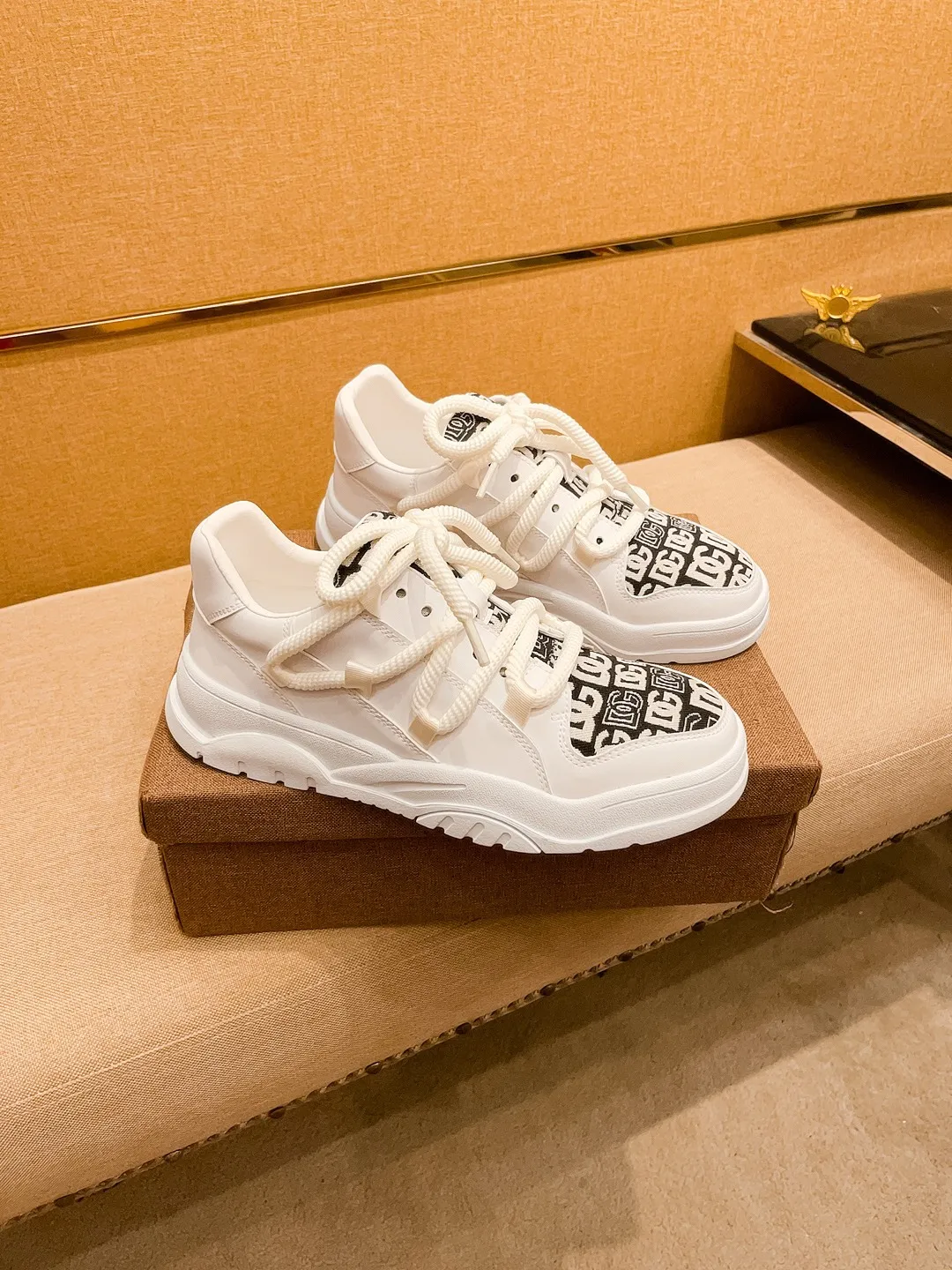 Men's shoes💰 400💰【DG】🔥High-end brand of men's shoes official website 1:1 latest masterpiece: the upper is made of Italian imported first-layer cowhide with a comfortable and breathable lining➕original non-slip and wear-resistant outsole🔥, making walking more convenient and comfortable! An exclusive new model, a stunning work, a beautiful 1:1 replica [color] compared to the official quality! Create a fashionable personality to set off your uniqueness! A must-have for trendy men! Classic🔥Size: 38-44 Color: 🔥 2⃣️ colors available🔥